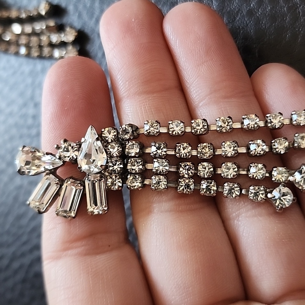 VTG clip on earrings - Picture 7 of 9